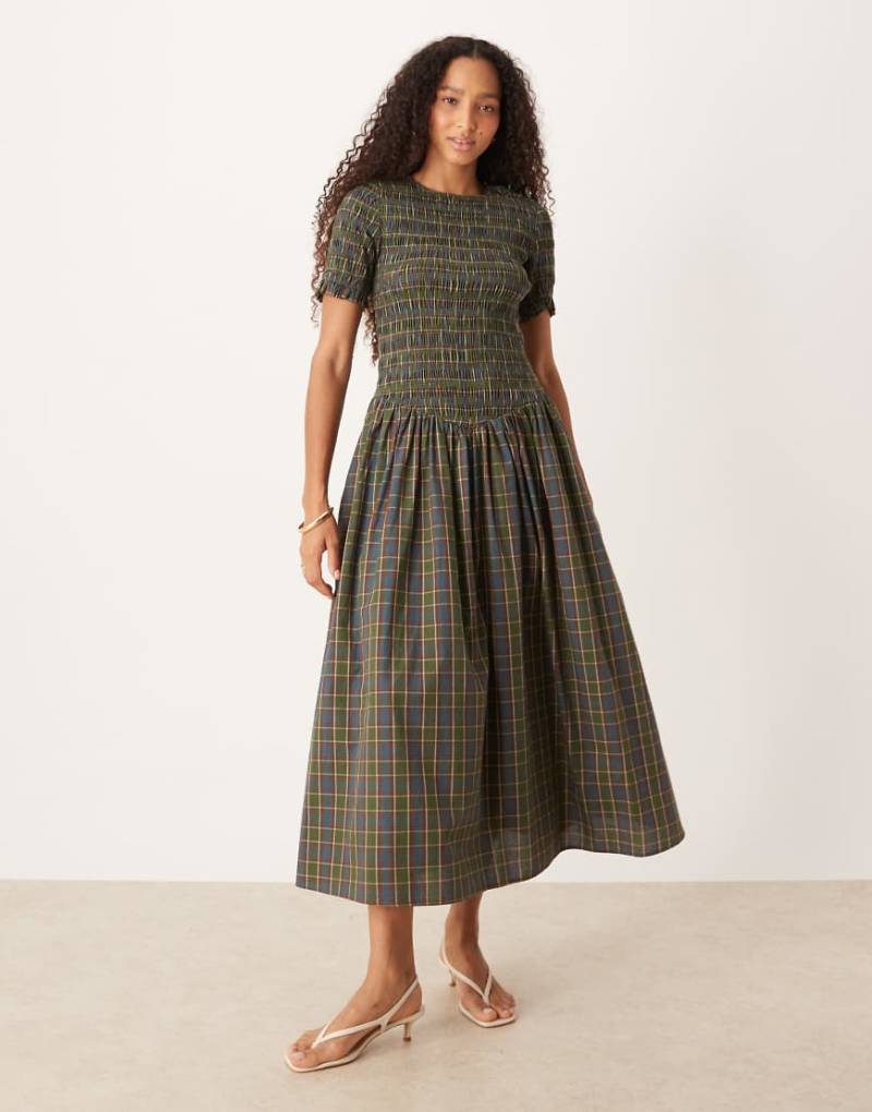 Amy Lynn - Gerafftes Midikleid in grün kariert von Amy Lynn