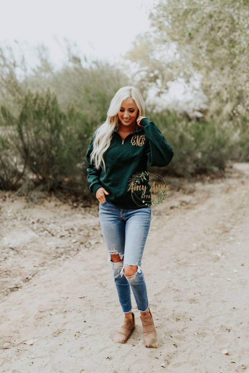 Damen Monogrammiert Quarter Zip Monogramm Pullover Sweatshirt Lässig Übergroße Ideal Für Brautjungfer Geschenk-Ideen, Die Halbe Sweat Personalisiert von AmyAnneApparel