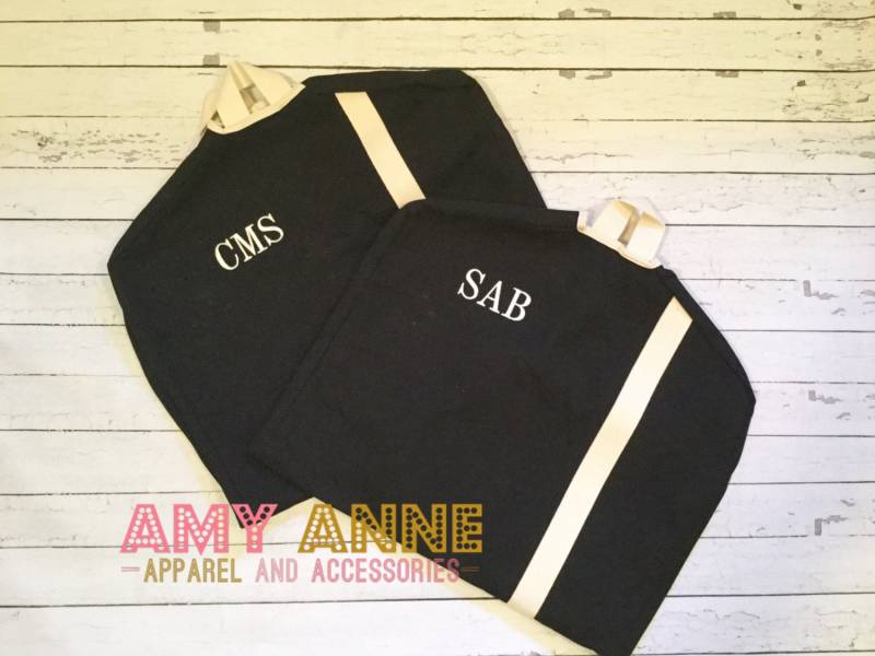 Monogrammierte Trauzeuge-Geschenk-Segeltuch-Kleidersack-Hängende Umhängetasche Solid-Schwarz, Marine - Oder Naturgepäck-Braut von AmyAnneApparel