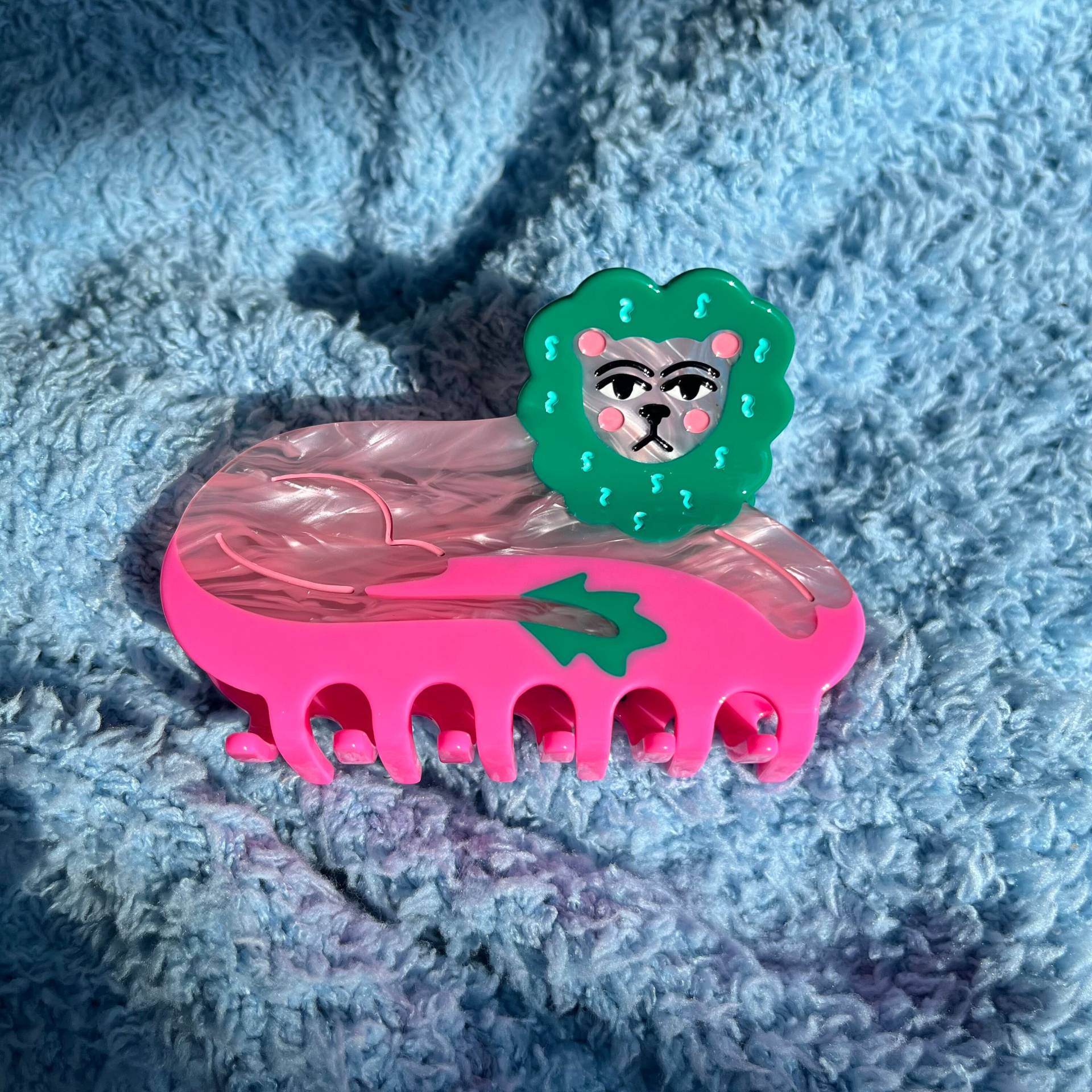 Löwe Acetat Haarkralle von AmyHastingsTextiles