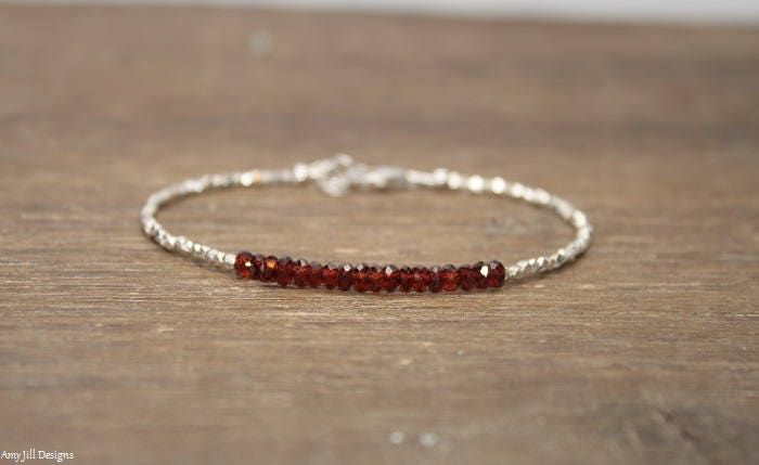 Granat Armband, Hill Tribe Silber Perlen, Schmuck, Januar Geburtsstein, Valentinstag, Liebe Granat Armband, Hill Tribe Silber Perlen, Schmuck, Januar Geburtsstein, Valentinstag, Liebe von AmyJillDesigns