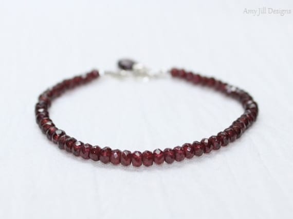 Granat Armband, Sterling Silber, Wire Wrap Stein, Schmuck, Januar Birthstone, Roter Edelstein Schmuck Granat Armband, Sterling Silber, Wire Wrap Stein, Schmuck, Januar Birthstone, Roter Edelstein Schmuck von AmyJillDesigns