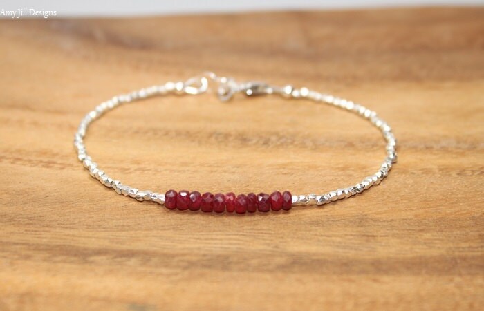Hill Tribe Armband, Rubin Beads, Schmuck, Reines Silber, Juli Geburtsstein Edelstein Armband Hill Tribe Armband, Rubin Beads, Schmuck, Reines Silber, Juli Geburtsstein Edelstein Armband von AmyJillDesigns
