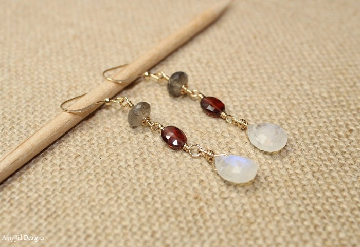Mondstein, Granat Und Labradorit Ohrringe, Wire Wrap, Mondstein Schmuck, Edelstein Ohrringe Mondstein, Granat Und Labradorit Ohrringe, Wire Wrap, Mondstein Schmuck, Edelstein Ohrringe von AmyJillDesigns