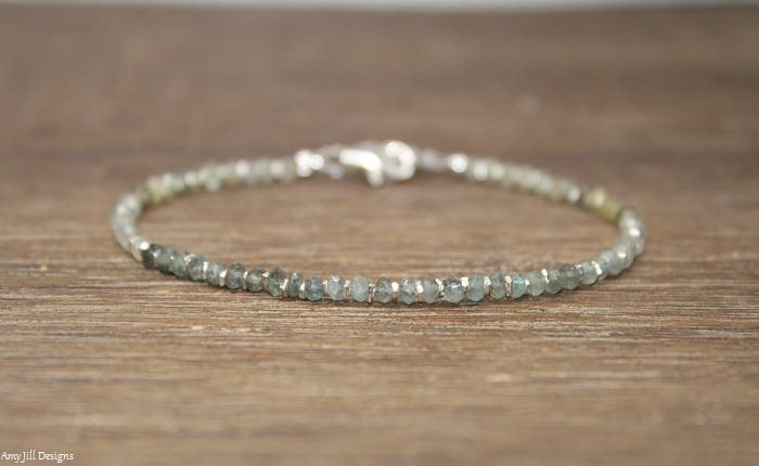Moss Aquamarine Armband, Hill Tribe Perlen, Schmuck, März Geburtsstein, Ombre, Shaded, Edelsteinschmuck Moss Aquamarine Armband, Hill Tribe Perlen, Schmuck, März Geburtsstein, Ombre, Shaded, Edelsteinschmuck von AmyJillDesigns