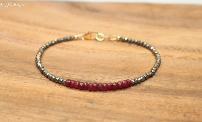 Rubin Und Pyrit Armband, Schmuck, Gold Filled, Juli Geburtsstein. Zweireihiges Edelstein Armband Rubin Und Pyrit Armband, Schmuck, Gold Filled, Juli Geburtsstein. Zweireihiges Edelstein Armband von AmyJillDesigns