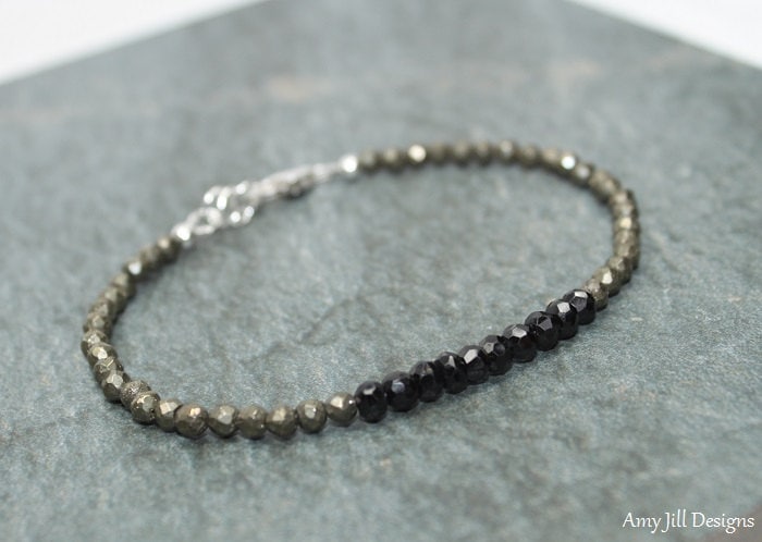 Schwarz Spinell Pyrit Armband, Edelstein Perlen, Schmuck, Layering Armband von AmyJillDesigns