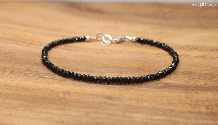 Schwarzer Spinell Armband, Schwarzer Schmuck, Sterling Silber, Minimalist, Layering Armband Schwarzer Spinell Armband, Schwarzer Schmuck, Sterling Silber, Minimalist, Layering Armband von AmyJillDesigns