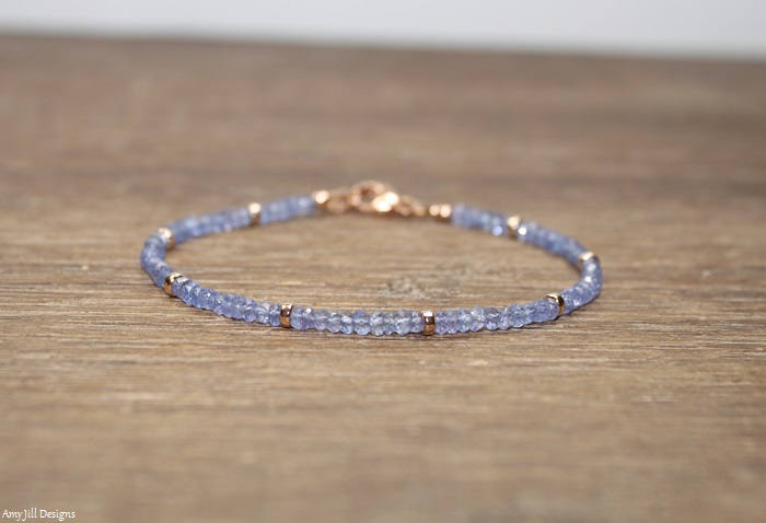 Tansanit Armband, Rosegold Perlen, Schmuck, Edelstein Layering, Stapeln, Dezember Geburtsstein, Geschenke Tansanit Armband, Rosegold Perlen, Schmuck, Edelstein Layering, Stapeln, Dezember Geburtsstein, Geschenke von AmyJillDesigns