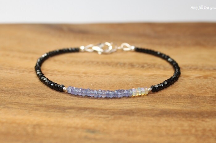 Tansanit Opal Und Spinell Armband, Schmuck, Edelstein Layering Tansanit Opal Und Spinell Armband, Schmuck, Edelstein Layering von AmyJillDesigns