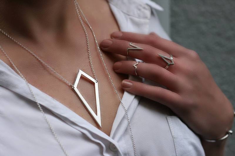 Insignia Großer Facetten Anhänger von AmyRadJewellery