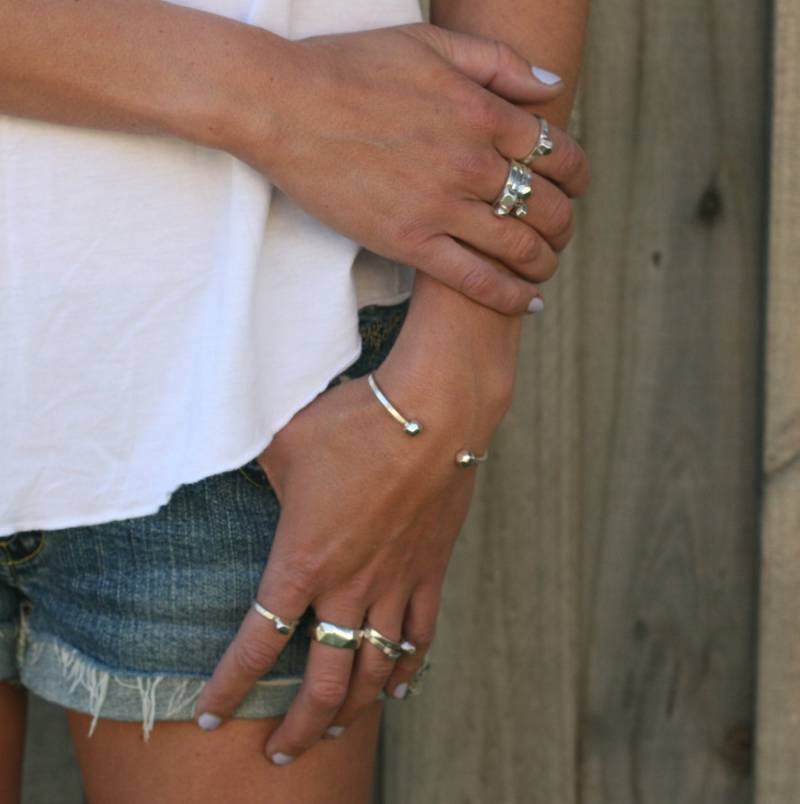 Silber-Rock-Manschette Silber-Rock-Manschette von AmyRadJewellery