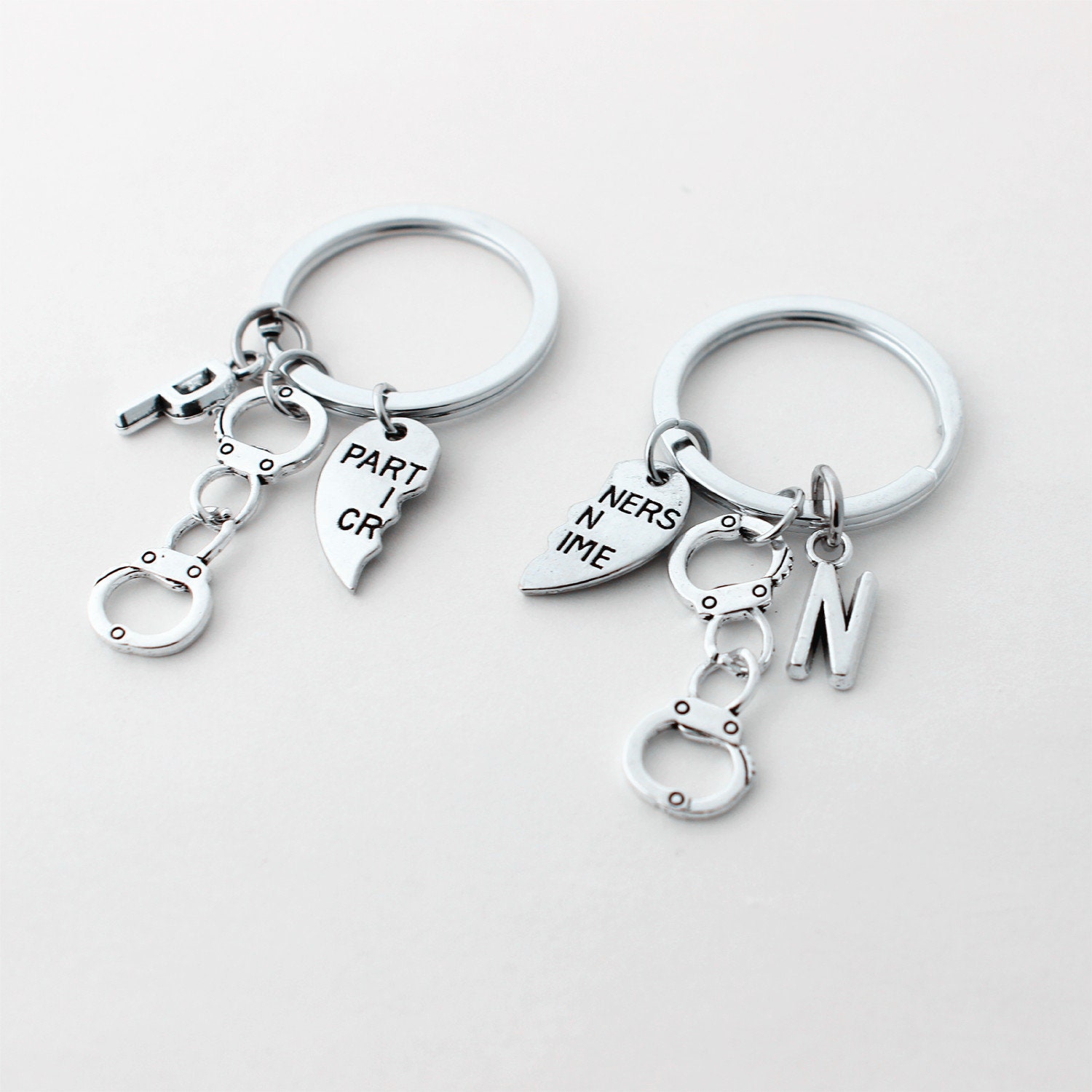 Personalisierte Anfangsbuchstaben-Partner in Der Crime Keychain, Compass Keychains, Bff Gift, Schwester Schwestern Schlüsselanhänger, Beste von AmyStoresArt