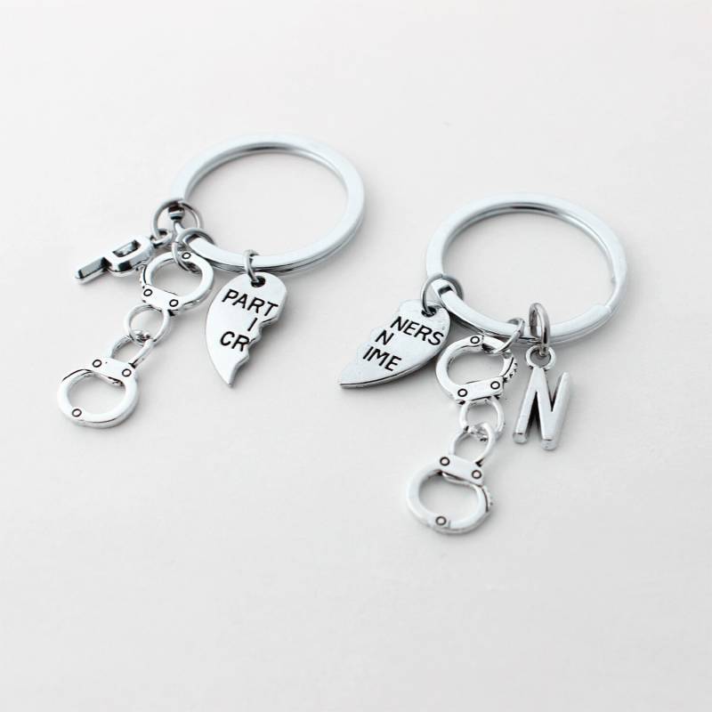 Personalisierte Anfangsbuchstaben-Partner in Der Crime Keychain, Compass Keychains, Bff Gift, Schwester Schwestern Schlüsselanhänger, Beste von AmyStoresArt