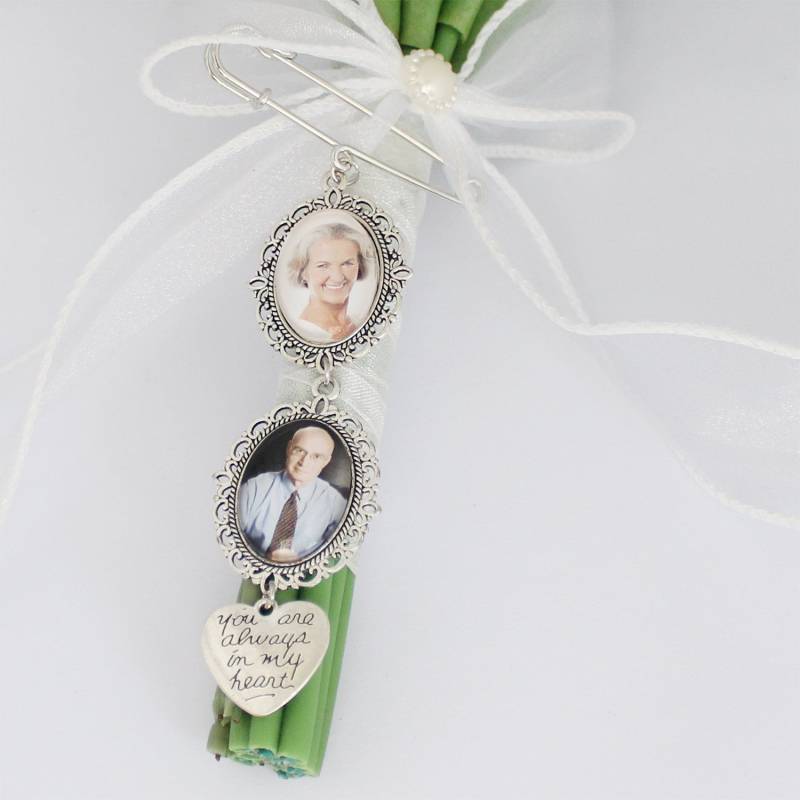 Personalisierte Hochzeitsstrauß Foto Charms Erinnerungs Andenken Boutonniere Pin Brosche Bild Custom Memory Geschenk Für Hochzeit Mutter Der Braut von AmyStoresArt