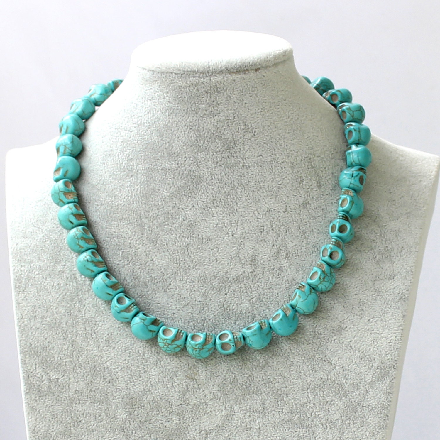 Türkis Totenkopf Perlenkette Punk Rock Schmuck, 45 cm von AmyStoresArt