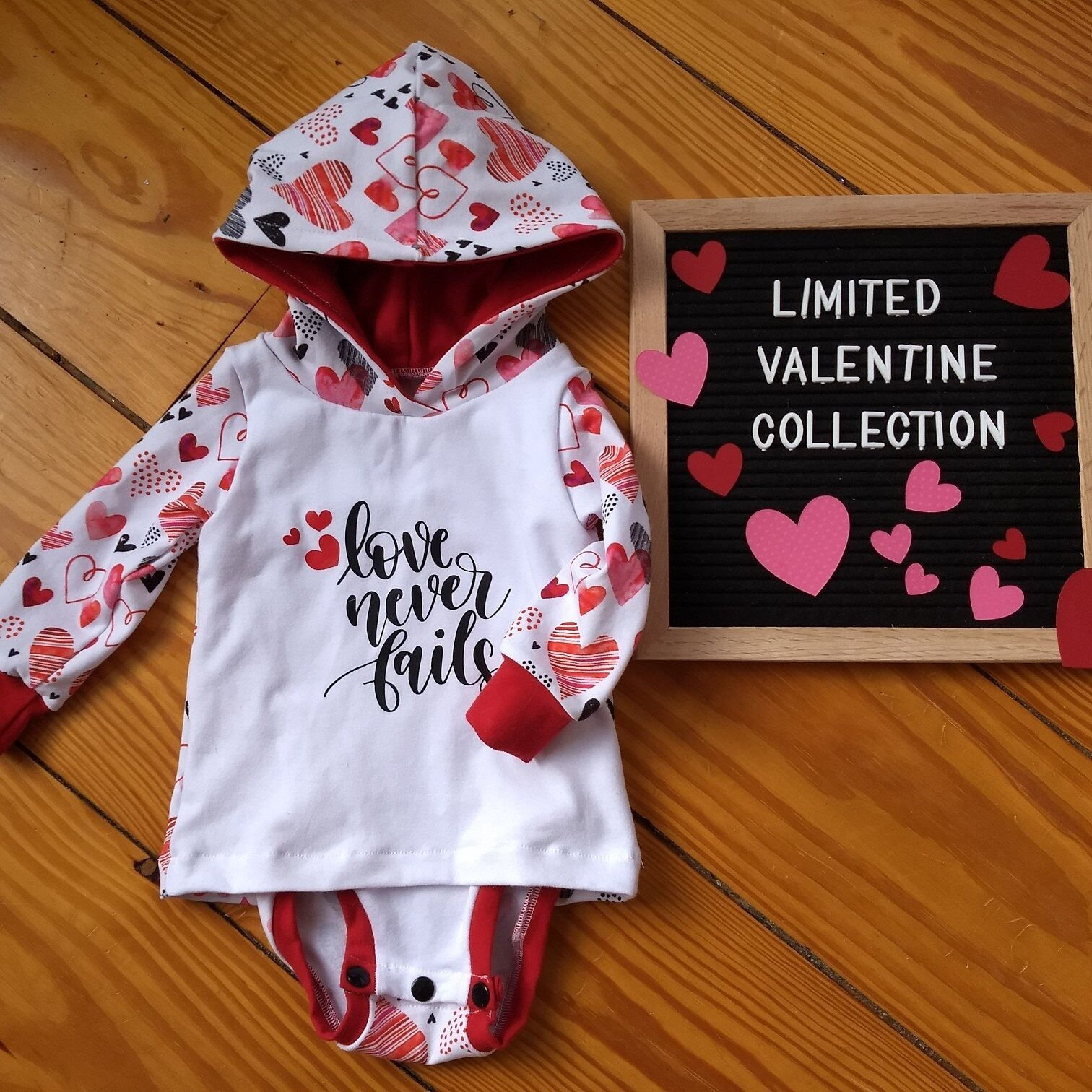 Kapuzenshirt Aus Einer Weichen Baumwoll-Spandex-Mischung in Einem Valentinsgeschenk Mit Aufdruck Größe 12 Monate Gestrickt von AmysAtticDesigns