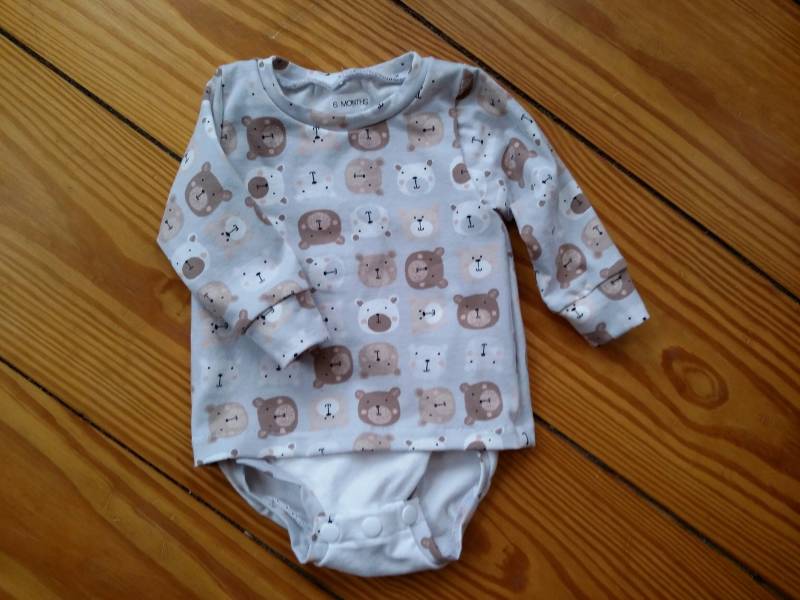 stof Teddybär Aufdruck Shirt. Doppellagig Mit Windelhülle Aus Einem Weichem Baumwoll-strickstoff, Handgefertigt von AmysAtticDesigns
