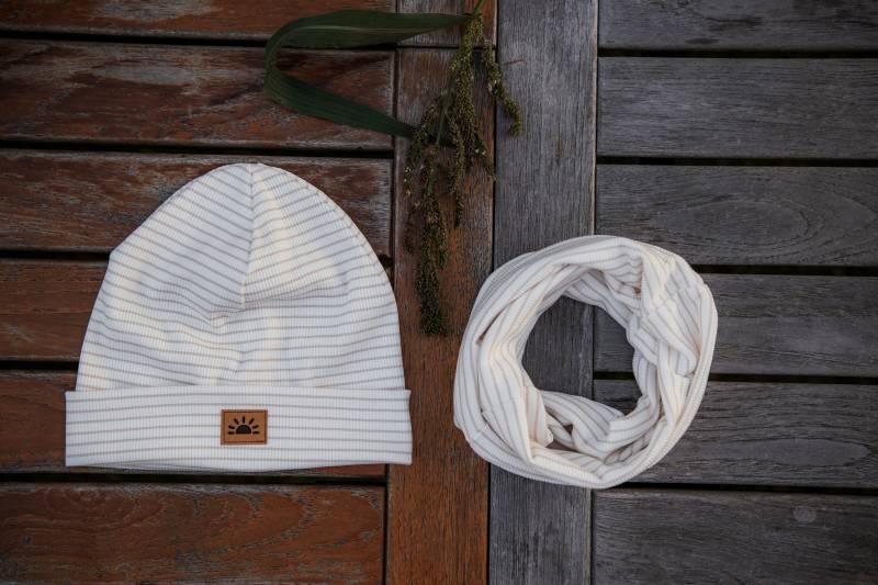 Baby Und Kleinkind Beanie Mütze Aus Rib Jersey in Der Farbe Beige Gestreift von AmysBlossom