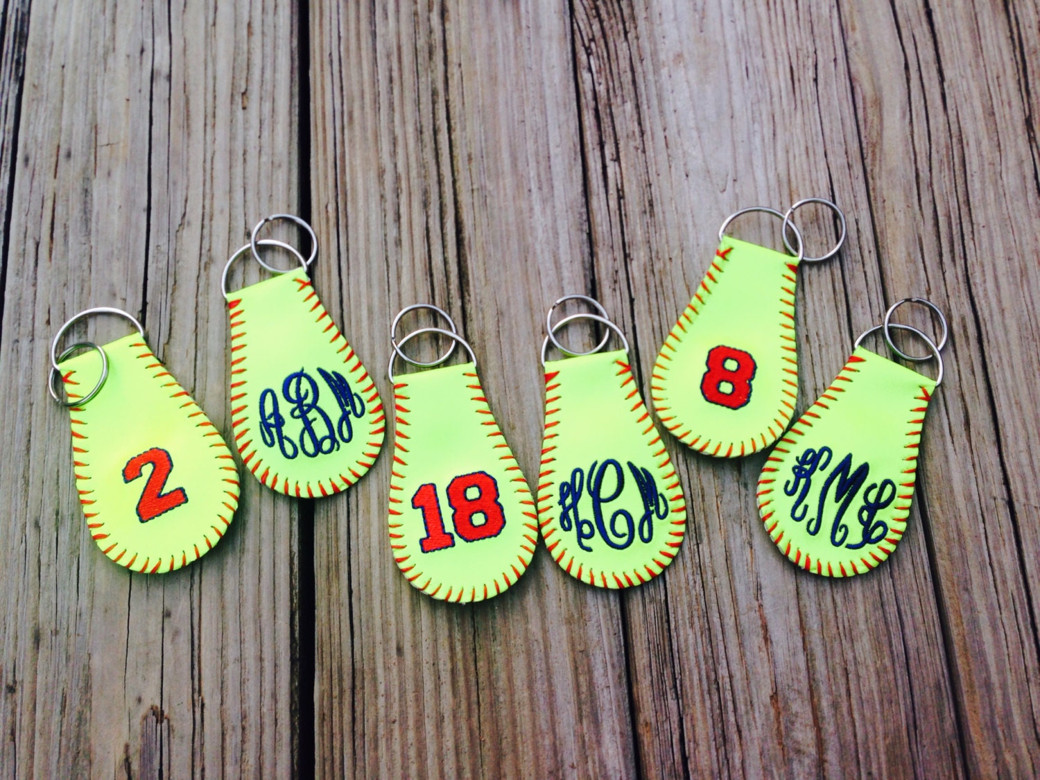 Softball Schlüsselanhänger, Schlüsselbund, Softball, Leder Baseball Schlüsselbund Softball Schlüsselanhänger, Schlüsselbund, Softball, Leder Baseball Schlüsselbund von AmysCustomCreation