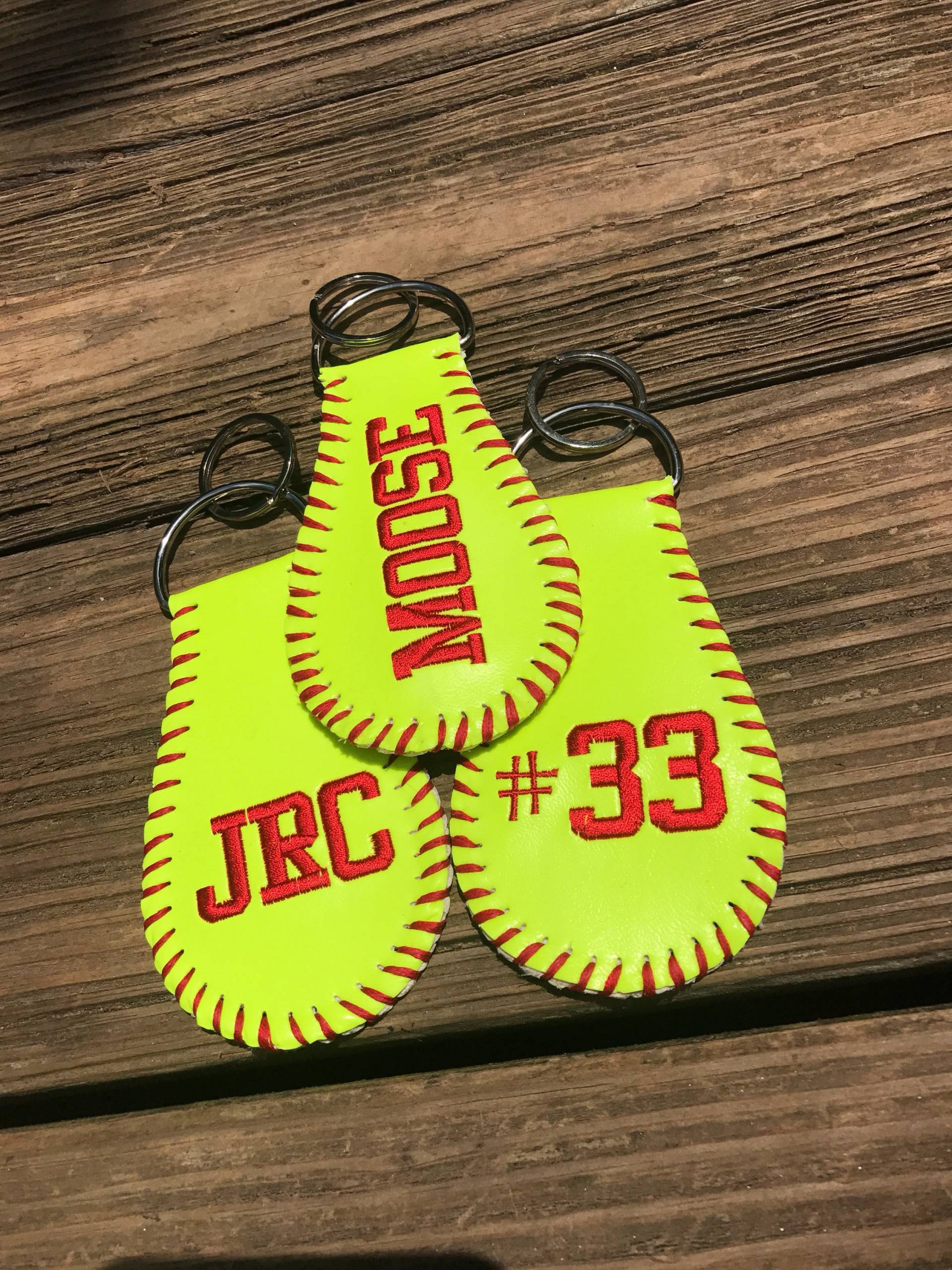 Softball Schlüsselanhänger, Schlüsselbund, Softball, Leder Baseball Schlüsselbund Softball Schlüsselanhänger, Schlüsselbund, Softball, Leder Baseball Schlüsselbund von AmysCustomCreation