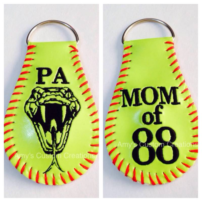 Softball Schlüsselanhänger, Softball, Leder Schlüsselbund, Baseball Keychain Softball Schlüsselanhänger, Softball, Leder Schlüsselbund, Baseball Keychain von AmysCustomCreation