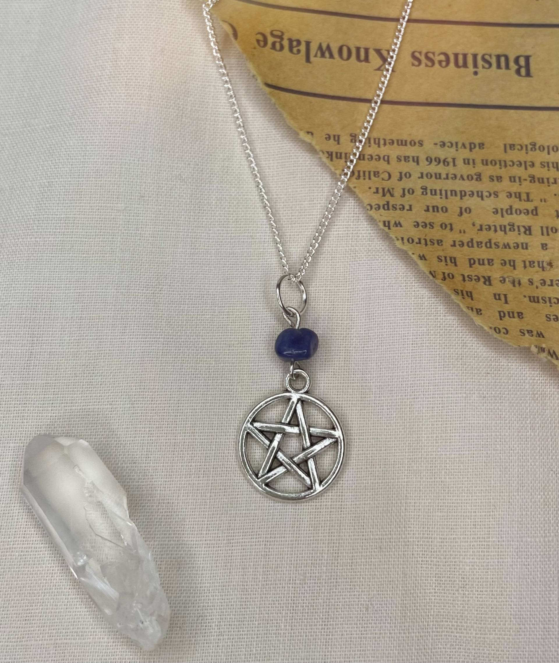 Pentagramm Anhänger Mit Sodalith // Wicca Kristall Schmuck von AmysDaydreamDesigns