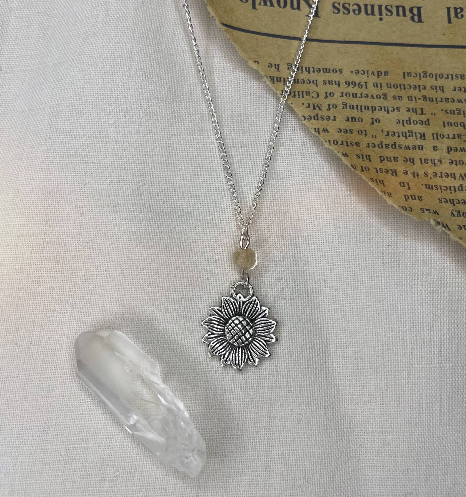 Sonnenblume Charm Kette Mit Kristall // Citrin Geschenk Schmuck Feenkern Cottage Kern von AmysDaydreamDesigns