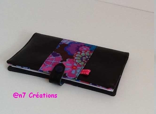 Braunes Scheckbuchetui Aus Kunstleder Mit Blumenstoff von An7creations7