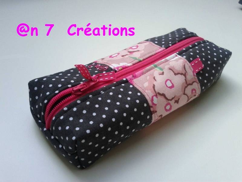 Federmäppchen Für Die Schule, Stoff Mit Blumenmuster in Grau Und Rosa von An7creations7