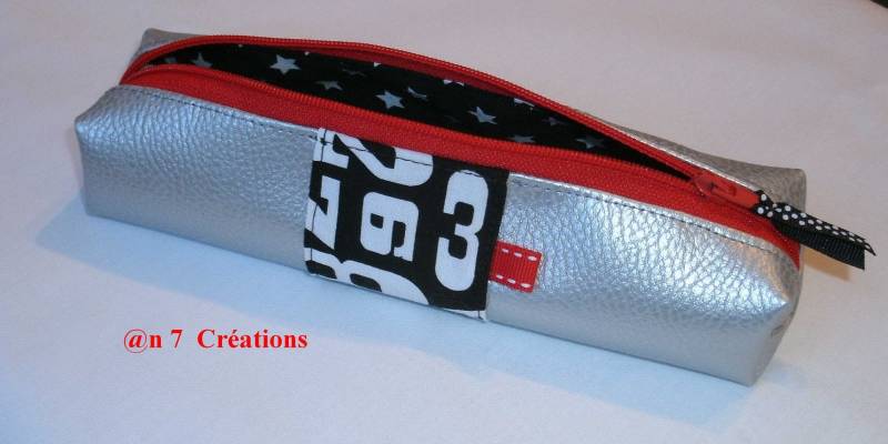 Silbernes Federmäppchen Aus Kunstleder Mit Zahlenmuster von An7creations7