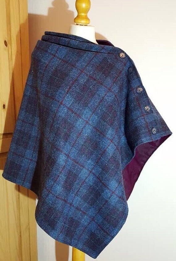 Wunderschöner Blauer Harris Tweed Und Seiden Umhang/Wrap/Tweed Poncho von AnCallaDesigns
