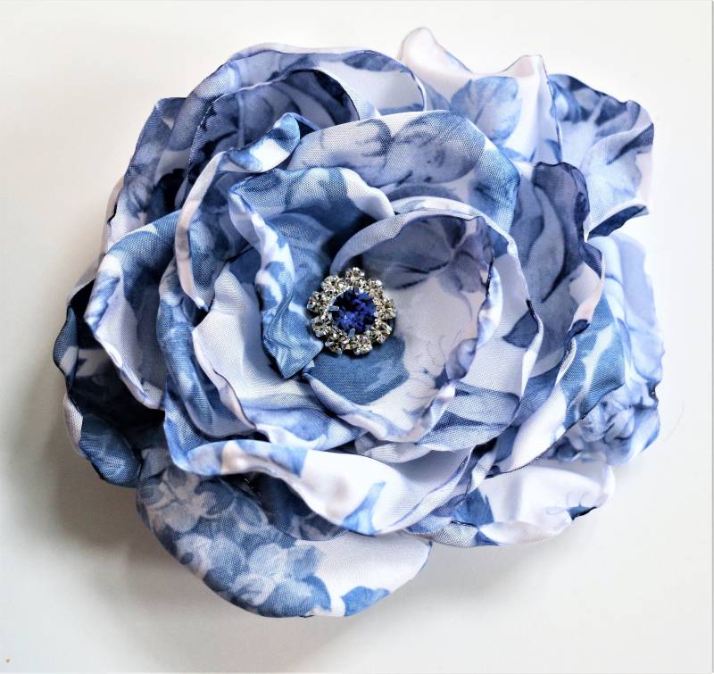 Blumen Ansteckblume, Brosche Pin, Seidenblume Anstecknadel, Kristall Brosche, Blaue Blume, Frauen Neues Design von AnExtraSpecialDesign