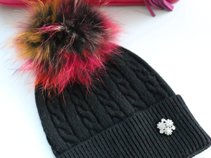 Kaschmir Wolle Mischung Beanie Mütze Mit Abnehmbarer Echt Waschbär Pelz Pom-Pom Schwarze Und Mehrfarbiger Pom, Neu von AnExtraSpecialDesign