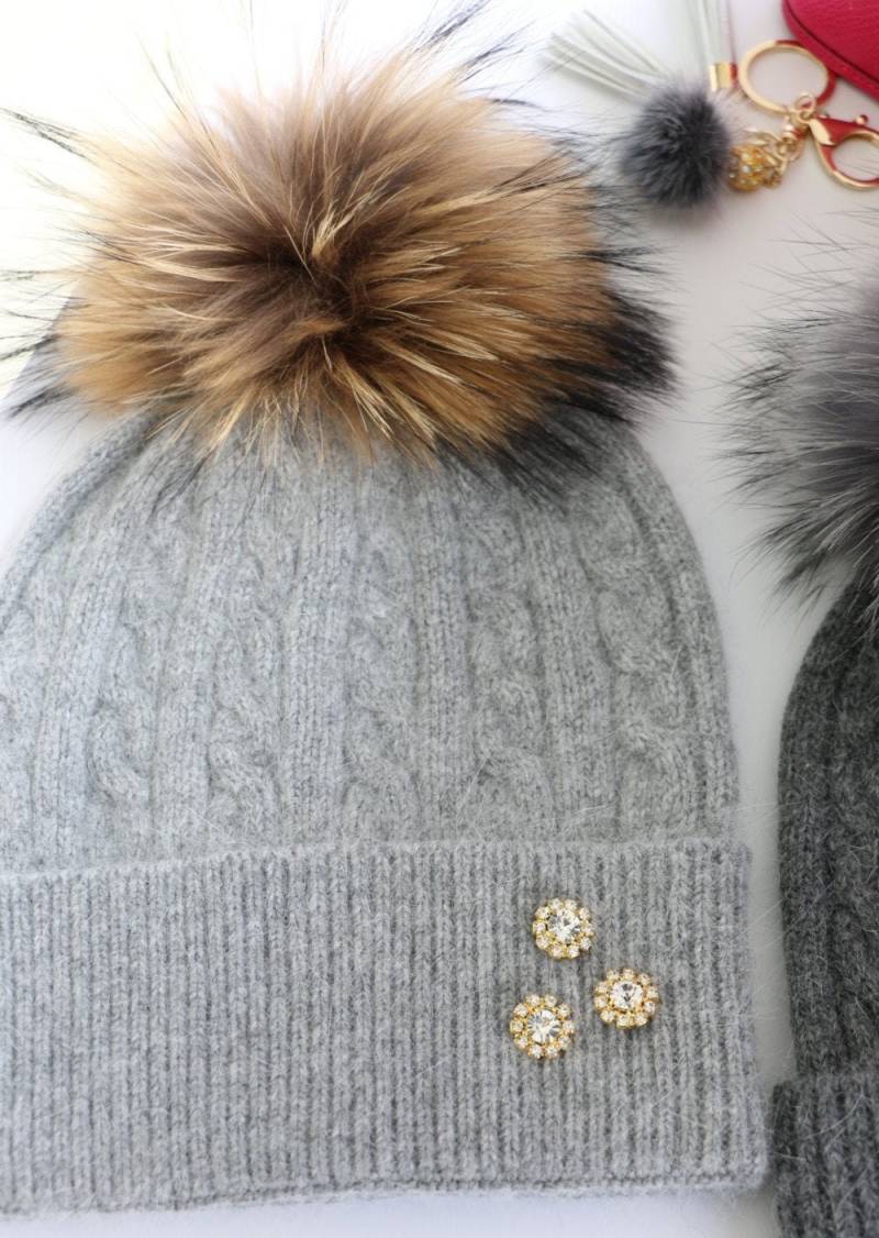 Pelz Pom Mütze, Beanie, Kaschmir Wolle Strickmütze Mit Abnehmbarer Echt Waschbär Pom-Pom Grau Mütze Und Grauen Pom, Neu von AnExtraSpecialDesign