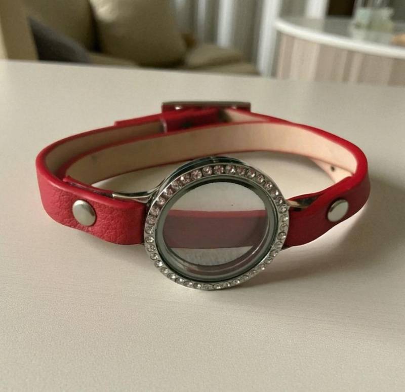 Doppel Riemen Glas Wohn Speicher Floating Charm Kristall Medaillon Armband von AnEyeForCreating