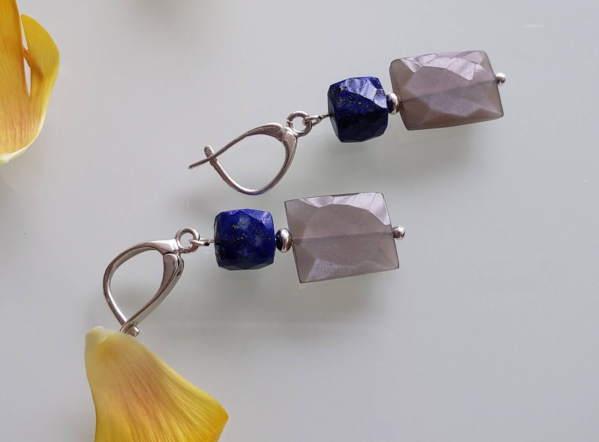 Lapis Ohrringe, Mondstein Und Lazuli Facettierte Perlen 925 Sterling Silber Ohrhaken, Edelstein Ohrringe Lapis Ohrringe, Mondstein Und Lazuli Facettierte Perlen 925 Sterling Silber Ohrhaken, Edelstein Ohrringe von AnGjewelryShop