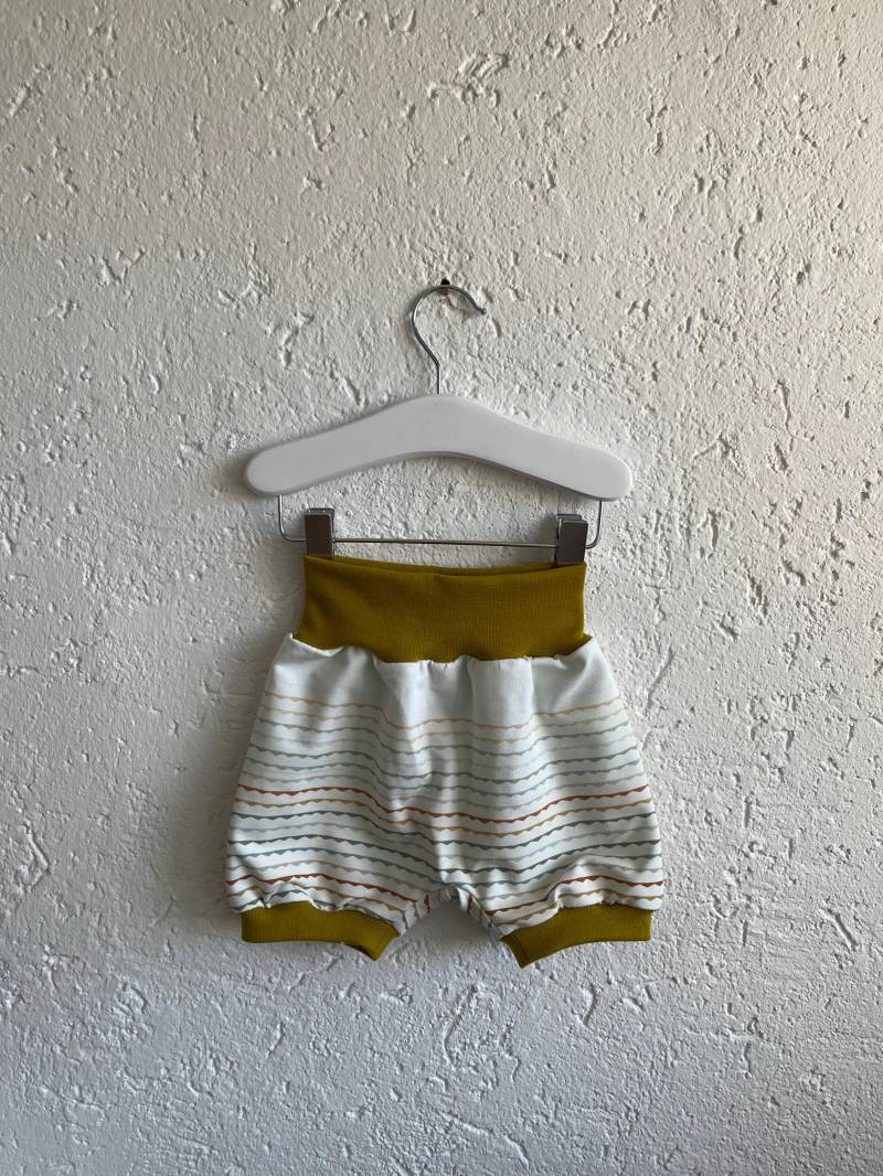 Zickzackstreifen Pumphose Kurz | Größe 98/104 von AnKieShop