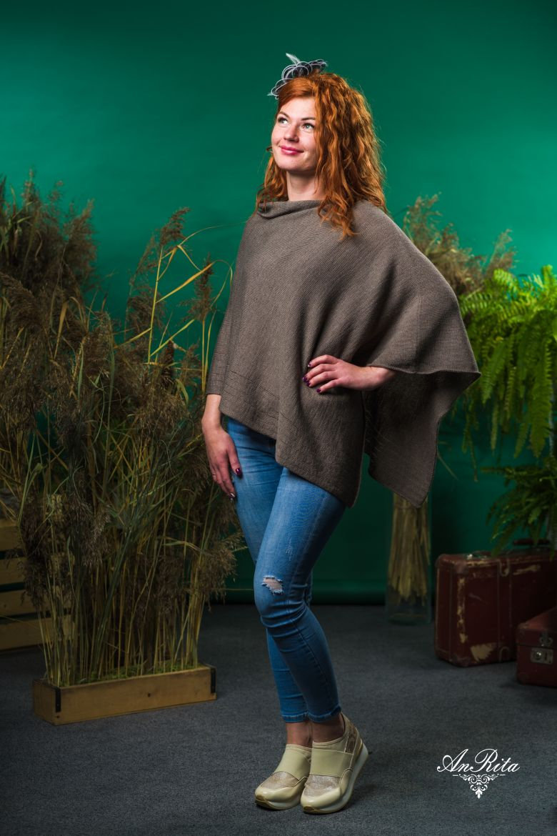 Sand Braun Farbe Merinowolle Umhang Kleidung Pancho Cape Wickelponcho Merino Pullover Schal Moderne Accessoires Overlay Top von AnRita