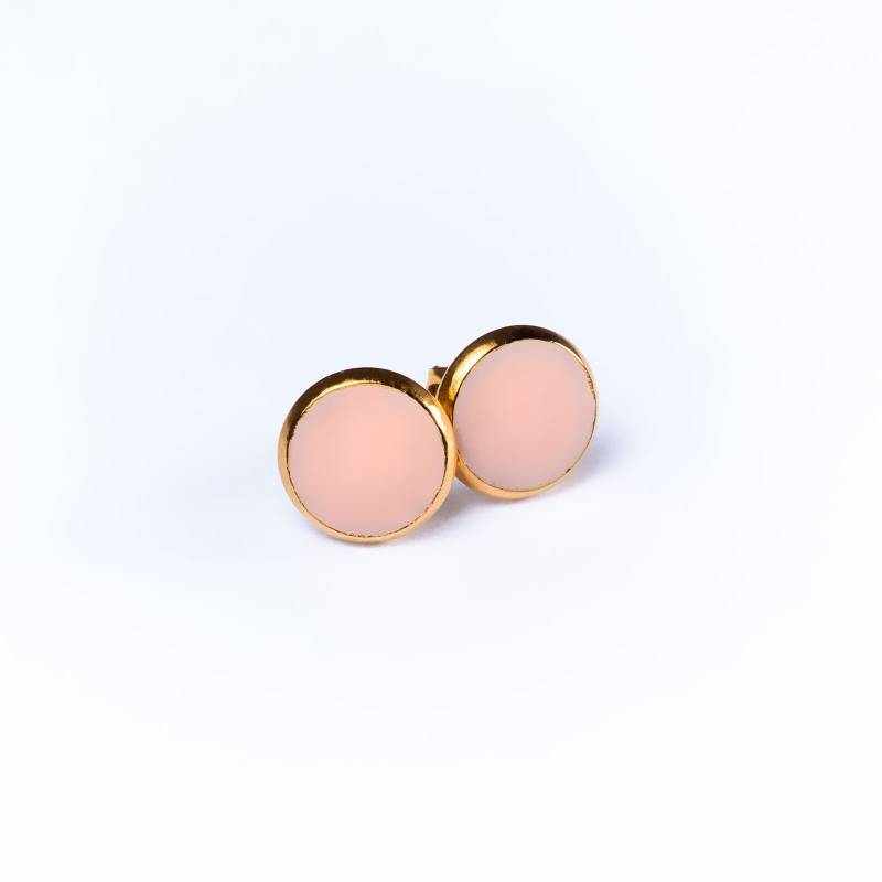 Mini Ohrstecker, Ohrringe Goldfarben in 8 Mm Durchmesser, Lachsfarbener Cabochon Aus Polymerclay von AnaKarijoka