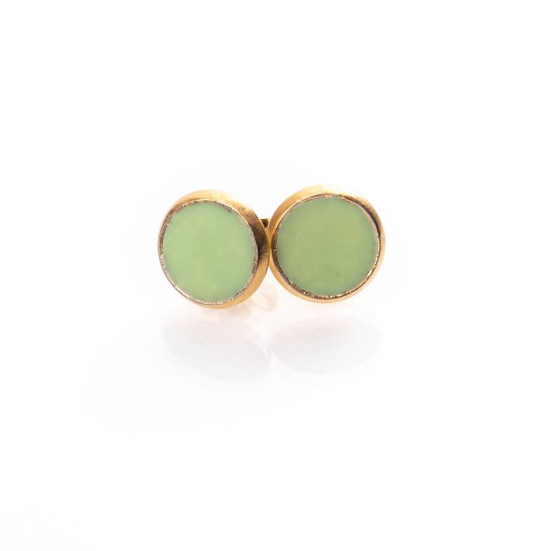 Ohrringe, Ohrstecker Gold 8 Mm Mit Einem Stein Aus Polymer Clay in Lindgrün von AnaKarijoka