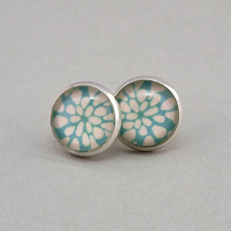 Ohrringe Silber Mit Zarten Blütenblättern Weiß Und Blau von AnaKarijoka