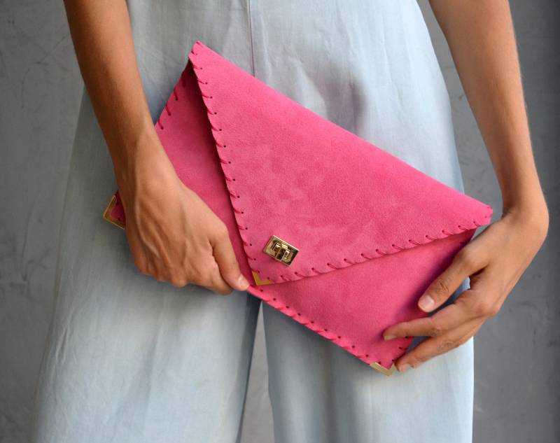 Fuchsia Wildleder Clutch Handgemachte Abendtasche Fuchsia Wildleder Clutch Handgemachte Abendtasche von AnaKoutsi