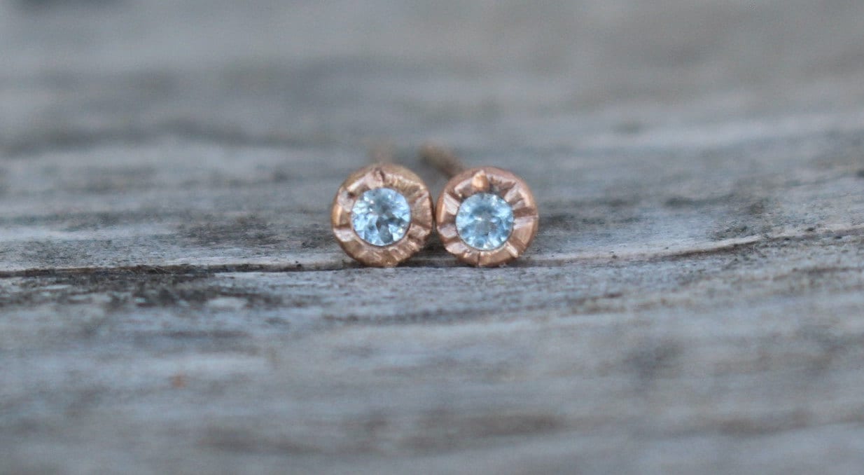 14 K Rosegold Ohrstecker Mit Himmelblauem Topas 14 K Rosegold Ohrstecker Mit Himmelblauem Topas von AnaKrolljewelry