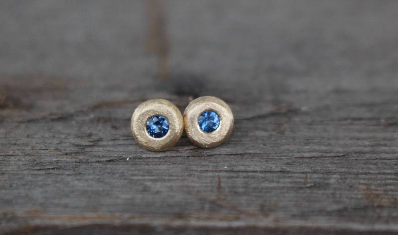 585 Gold Pebble Ohrstecker Saphir 585 Gold Pebble Ohrstecker Saphir von AnaKrolljewelry