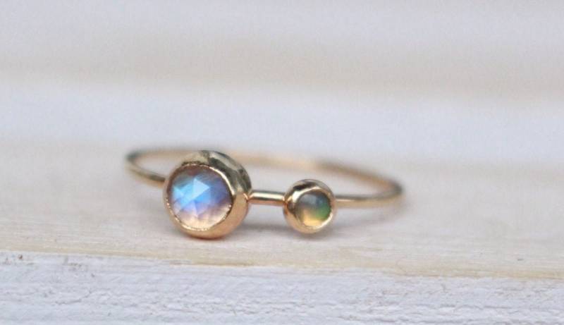 585 Goldring Mondstein Opal von AnaKrolljewelry