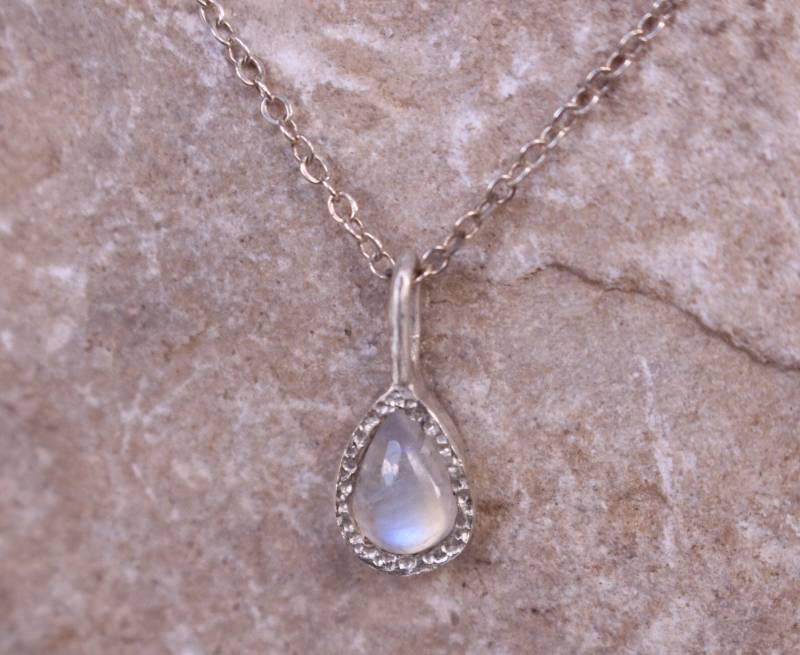Moonstone Necklace von AnaKrolljewelry