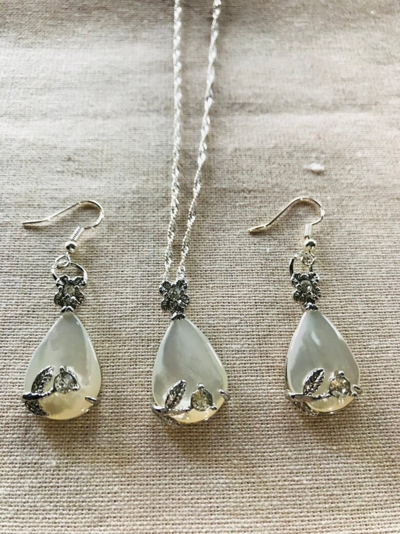 Perlmutt Kette Und Ohrringe Perlmutt Kette Und Ohrringe von AnabellaMierDesign