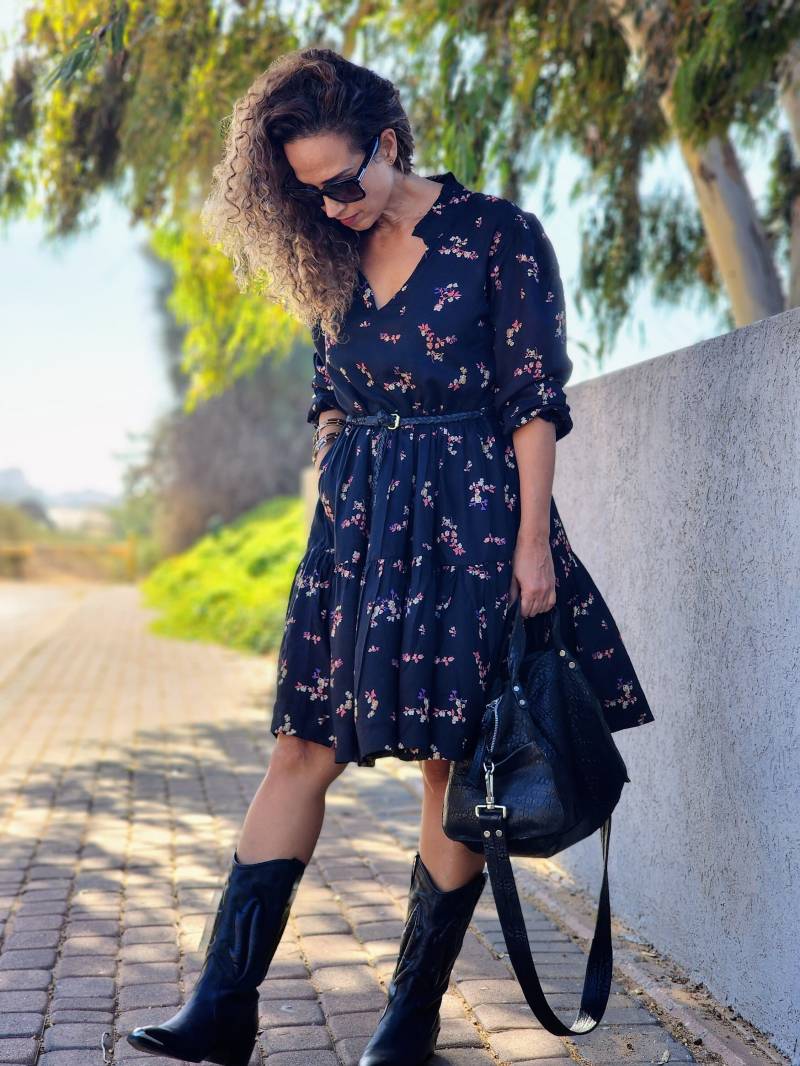 Florales Viskose-Kleid Schwarze Ballon-Ärmel Mit V-Ausschnitt von AnabellaWomen