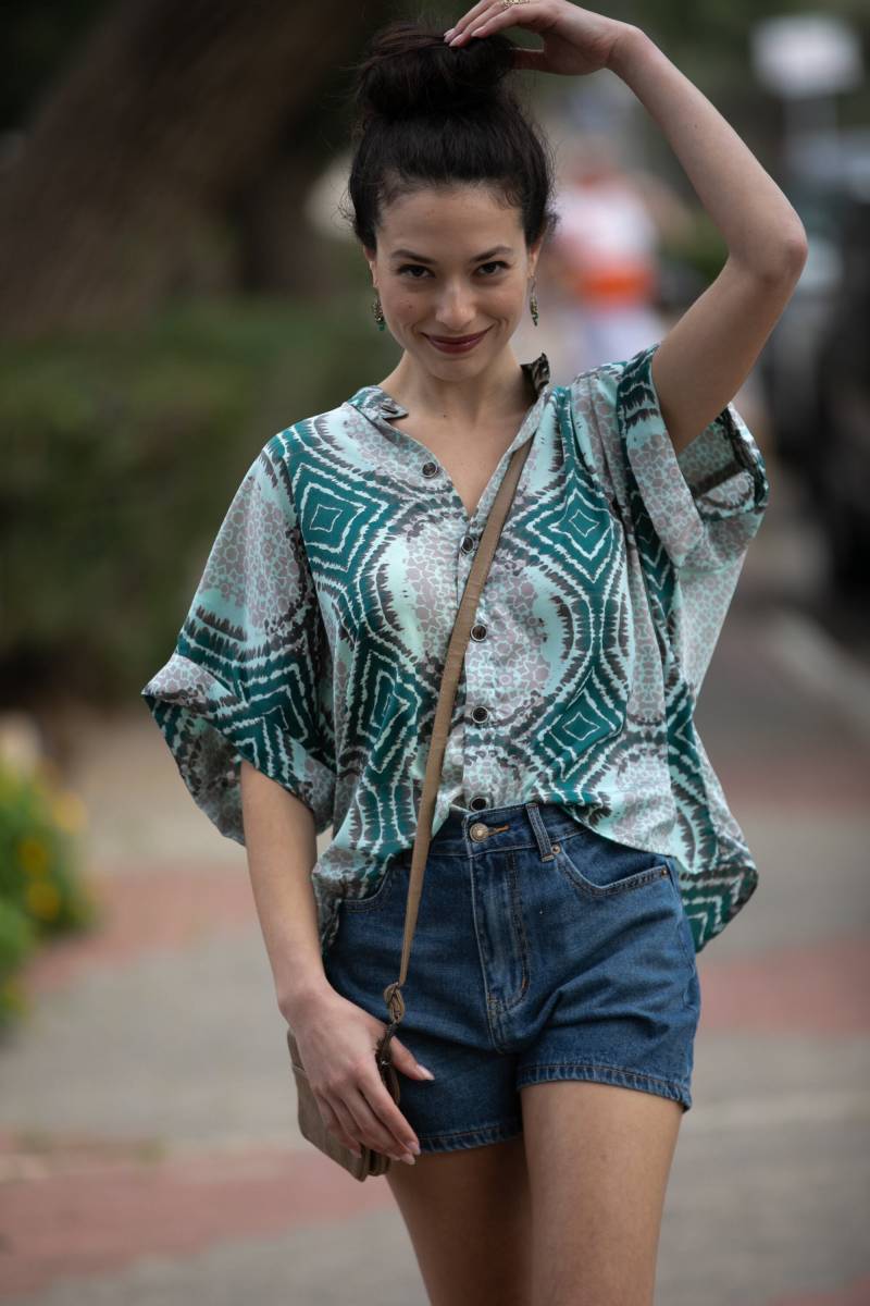 Oversized Boho Shirt Grün-Graues Abstraktes Muster, Halbe Ärmel von AnabellaWomen